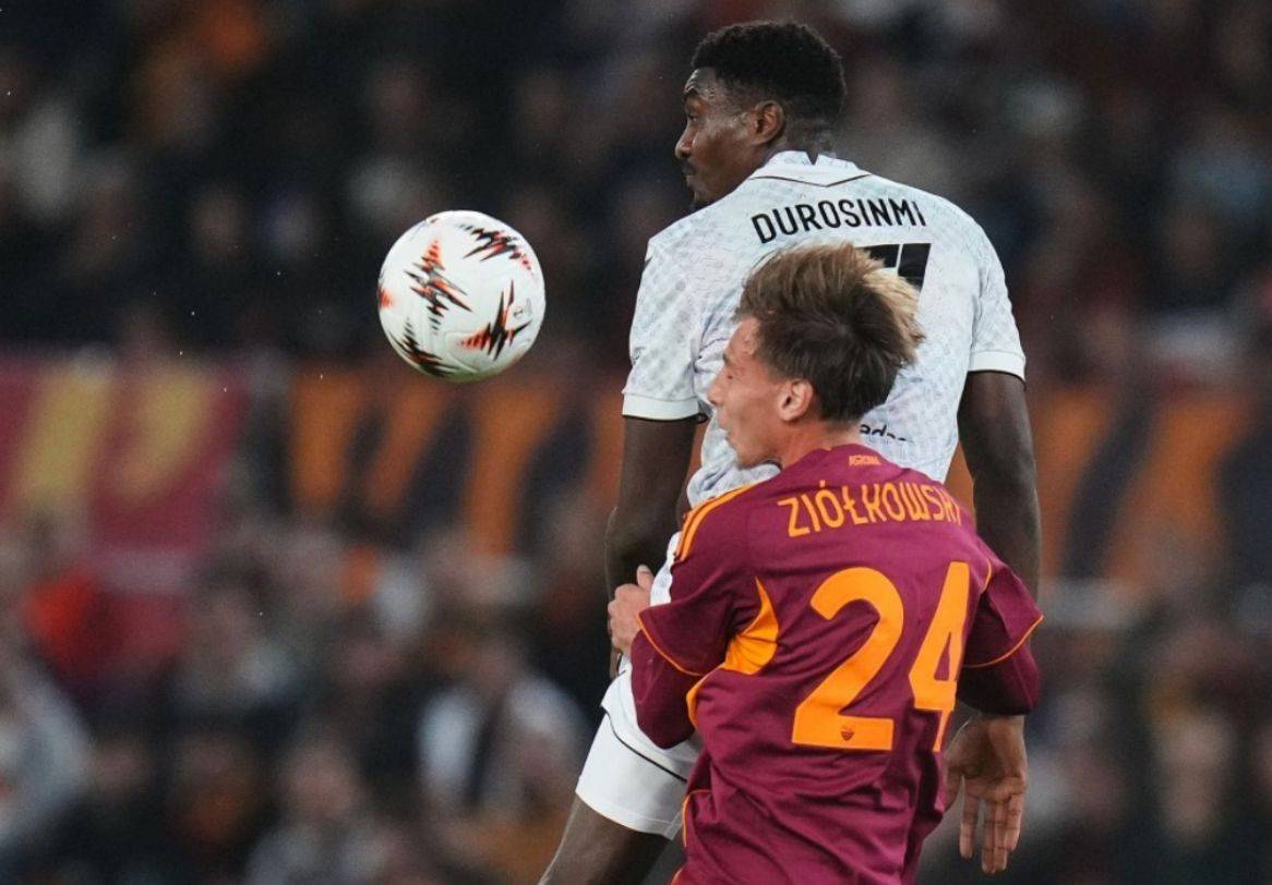 欧联今夜走向成谜；罗马调整名单；赛场秩序良好；训练强度明显提升 